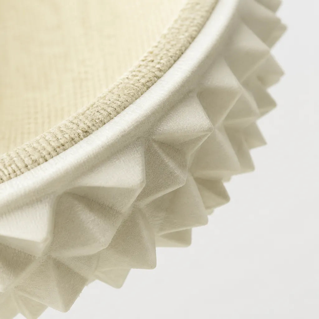 Detail Durians Cat Nest wit — geometrische spijkerrand en geweven textuur van luxe kattenmand | Pelveta